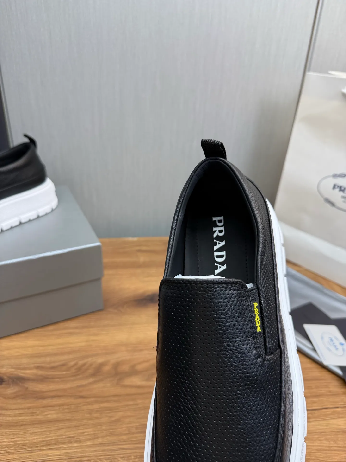 Men's shoes 💰580💰 [PRADA] Men's shoes are popular in the counter, official website is synchronized, 1 high-quality shipment ✔️Imported cowhide punching + cowhide lining, 1🆚1 replica, original sole, 38-45 (45 customized, non-refundable)